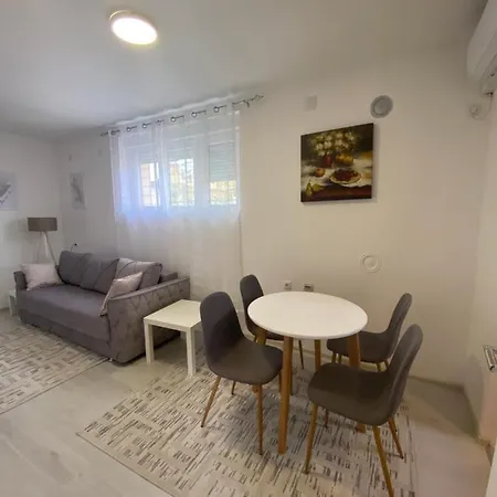 Apartment Eleni *